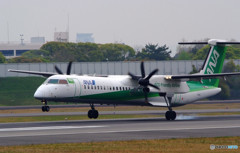 春霞・Bombardier DHC-8 Dash 8