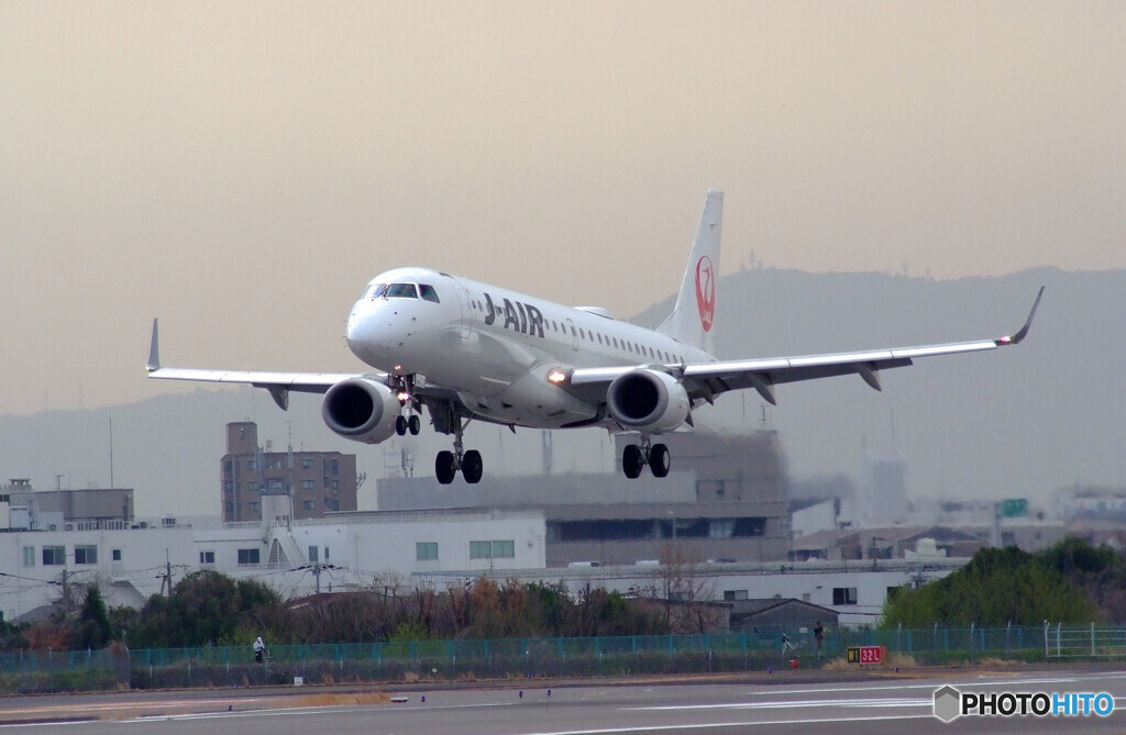 霞の朝に✈Embraer190-100
