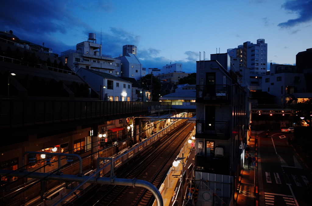 歩道橋からの代官山駅