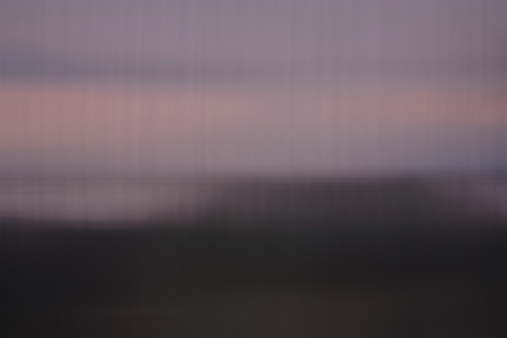 日没の空...プラダンを透して見た