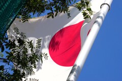 晴天に靡く日の丸