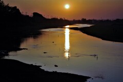川面に映る夕焼け-1