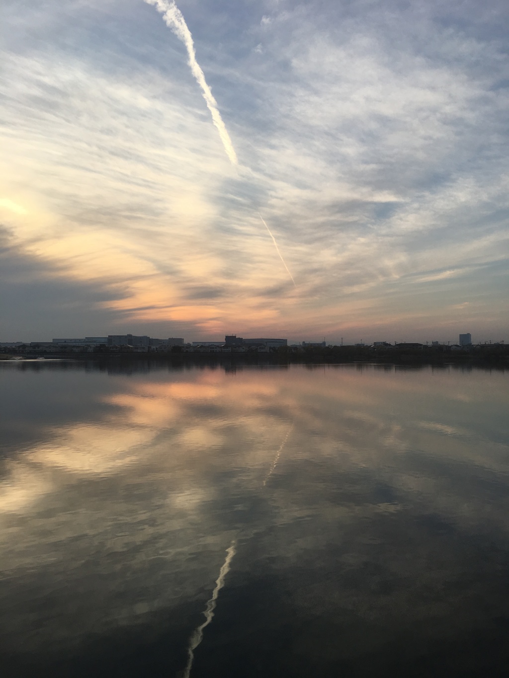 湖畔の夕焼け