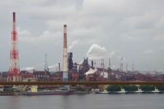 曇天の工業地帯