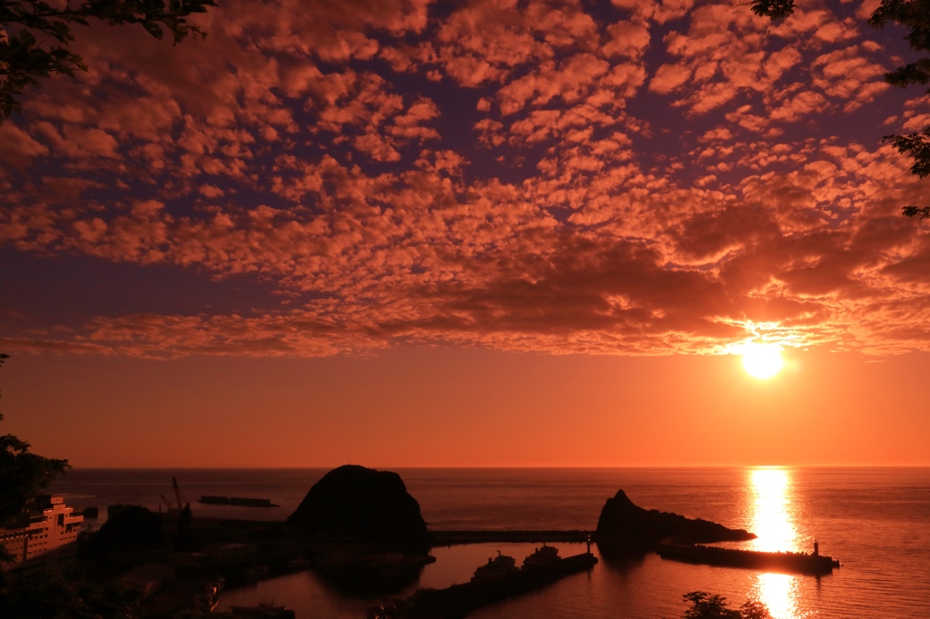 オホーツク海　うとろ港　夕陽