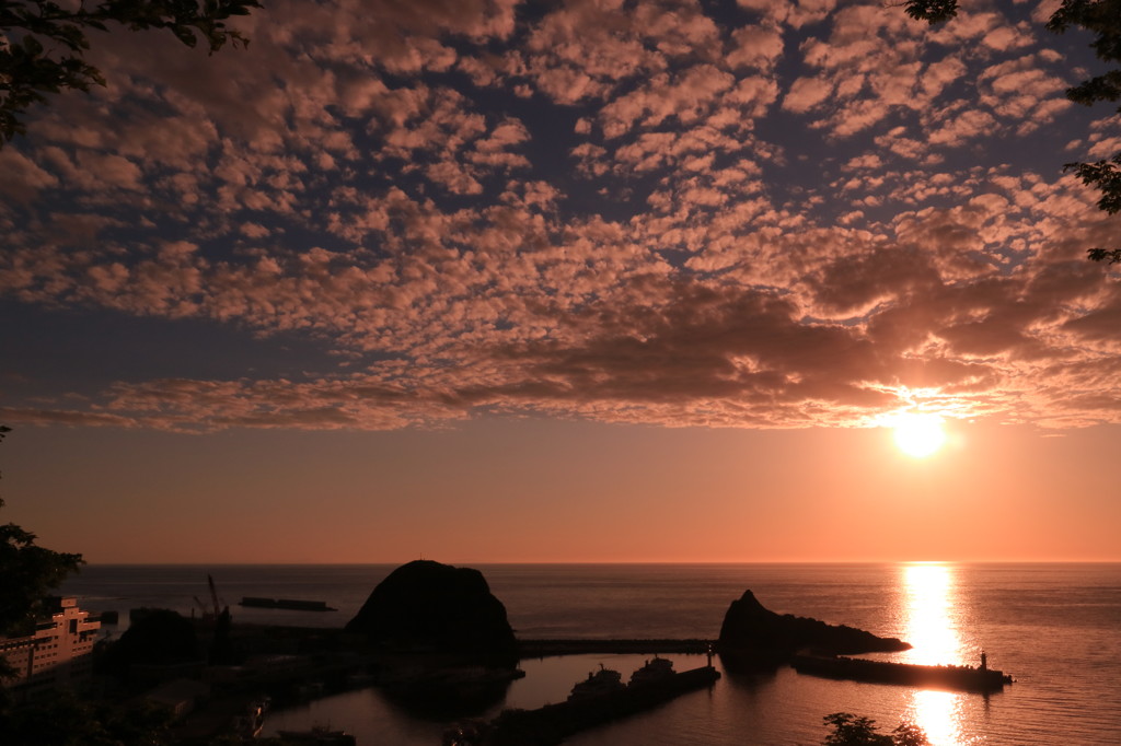知床　ウトロ港の　夕焼け　１
