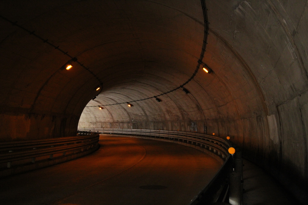 トンネル