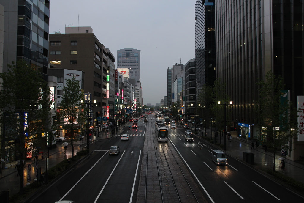 雨の街