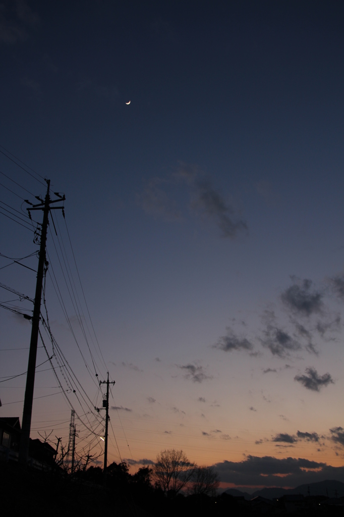 日没と三日月
