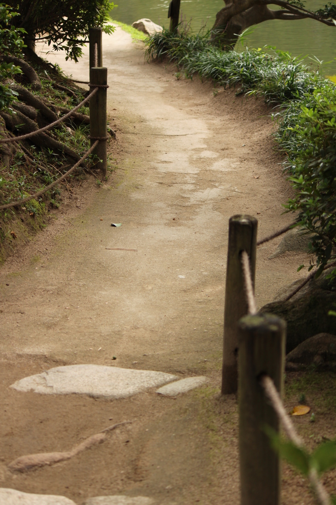 掃き清められた路＠縮景園