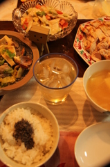 今日もカブのサラダと蒸し物ざんまいのばんごはん