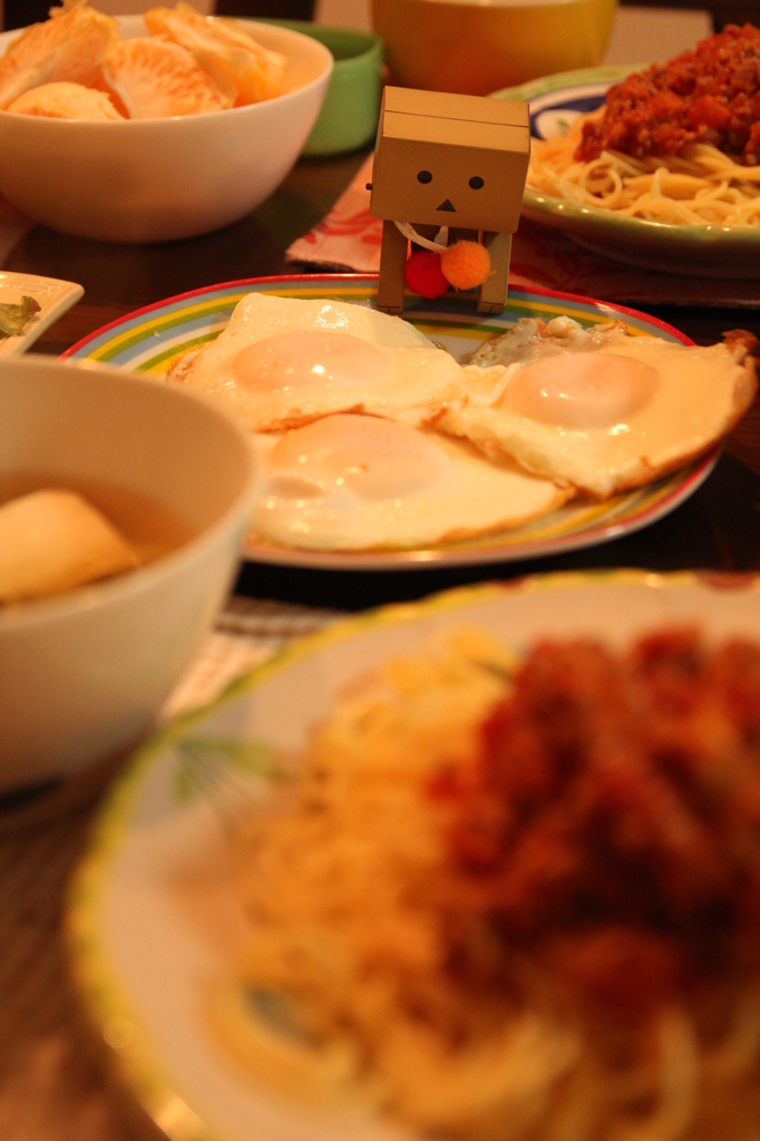 ミートソーススパなのになんで目玉焼き