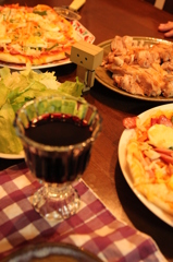 ピザとチキンのレタス巻きのばんごはん