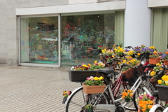 ビュートレス　と　違法駐車やめよう　＠広島市現代美術館