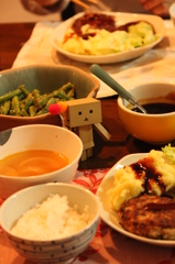 ハンバーグと三度豆のごまあえのばんごはん