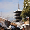 雪の八坂の塔