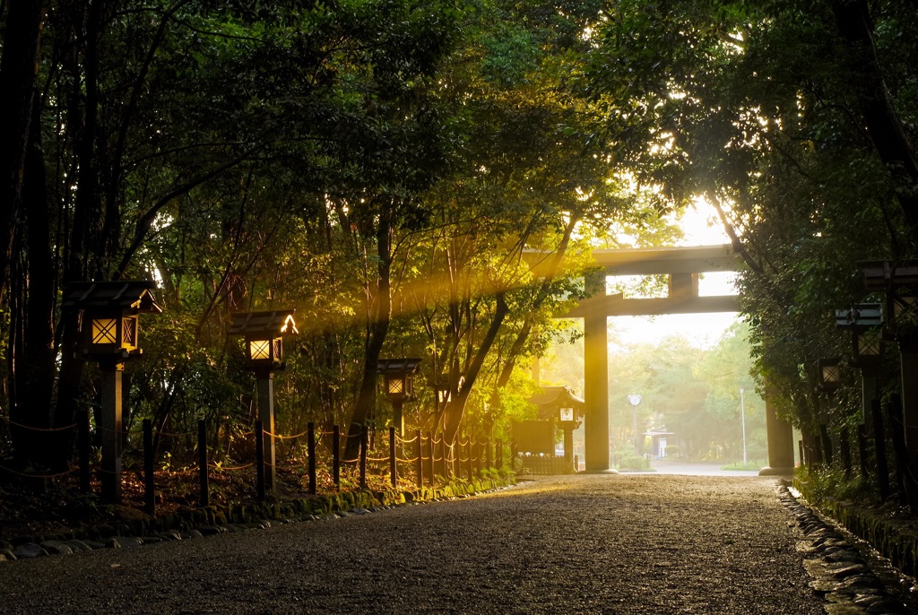 夕暮れの大神神社