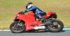 赤い彗星！？Ducatiコーナリング