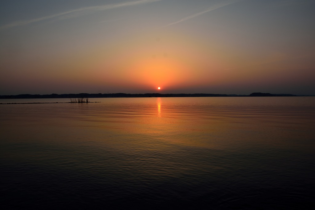 霞ヶ浦の夕日（そろそろ夜）