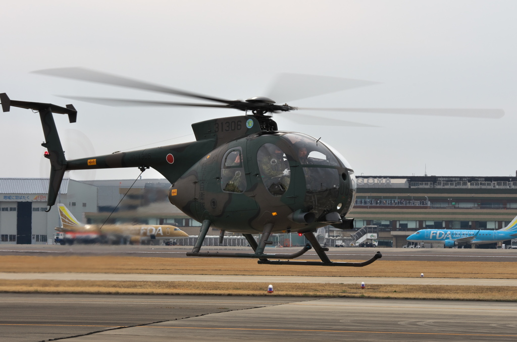 ヘリ帰投　OH-6D カイユース