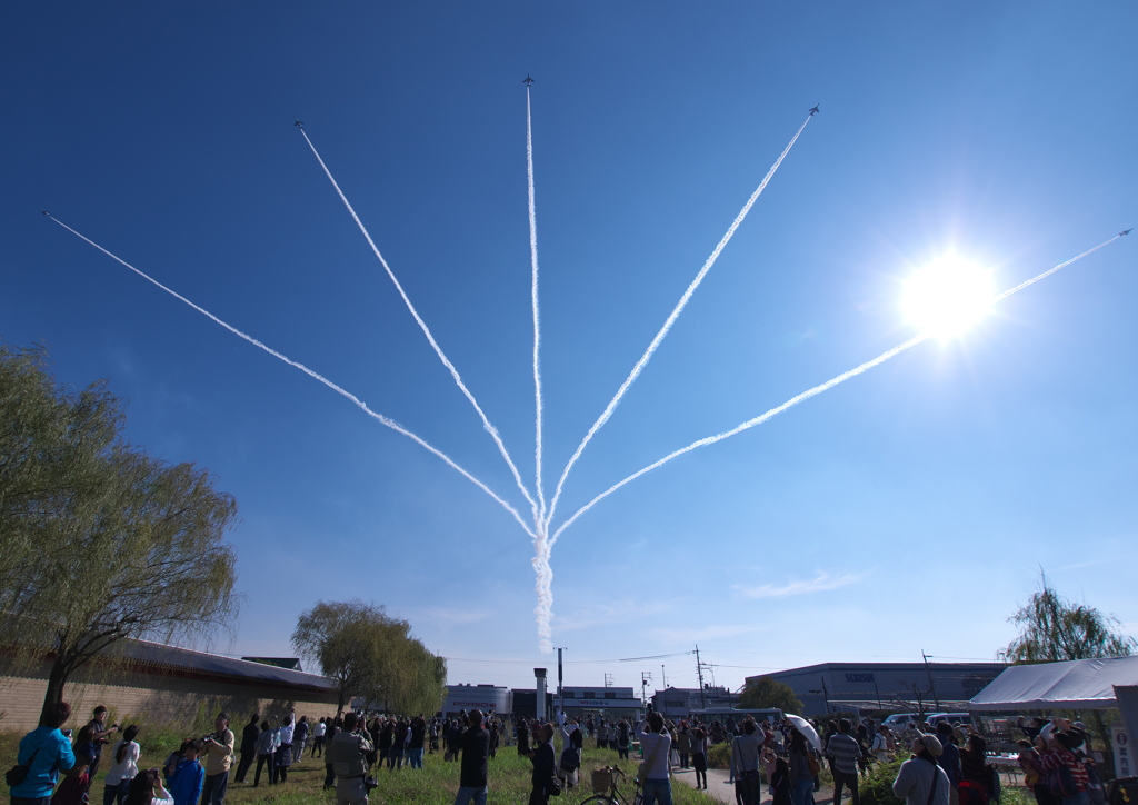 天平の空に咲く