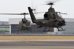ヘリ帰投　UH-1J ＆ AH-1S コブラ