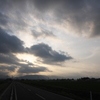 侵略　（光芒と黒雲）