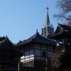 寺院と教会の見える風景