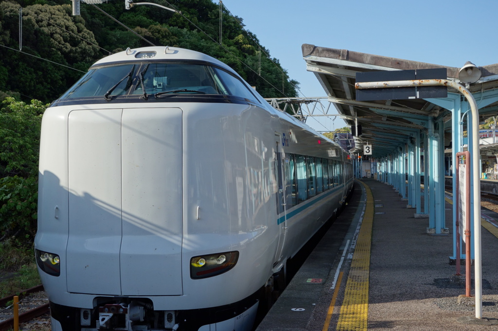 JR特急くろしお8号@白浜駅