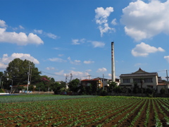 青空と煙突