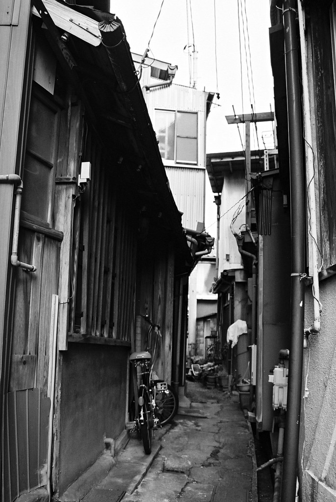 路地裏自転車