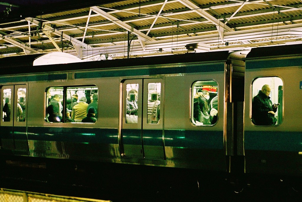 都会では…