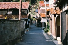 この道のむこうに