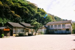 「極」小学校