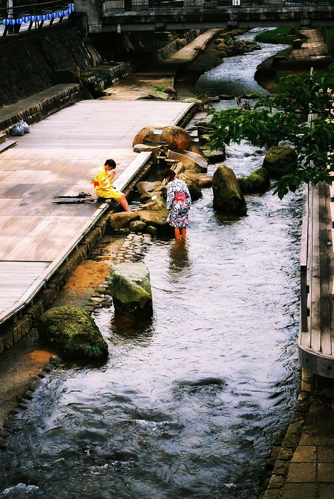 優雅な川遊び