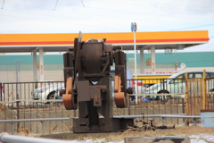 ポンピングユニット型ロボット出現