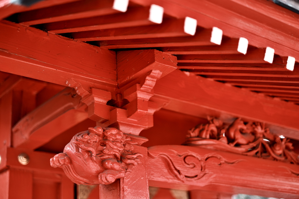 神社にて