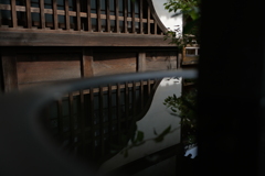 映り込むお堂