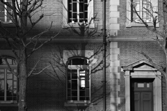 レンガ舎の光と影