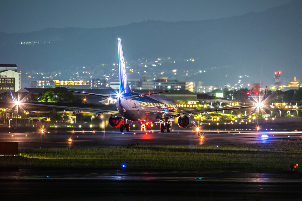 大阪国際空港（ITM) JA73AN night flight