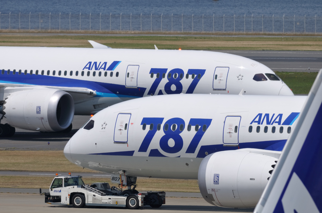 ７８７と７８７です