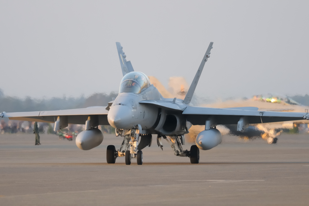 百里基地　航空祭　帰投するＦ１８