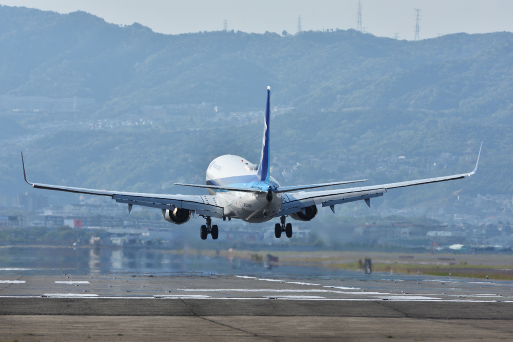 伊丹空港へ着陸するところ