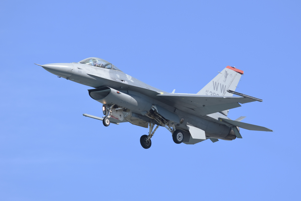 岐阜基地予行　Ｆ１６　着陸態勢