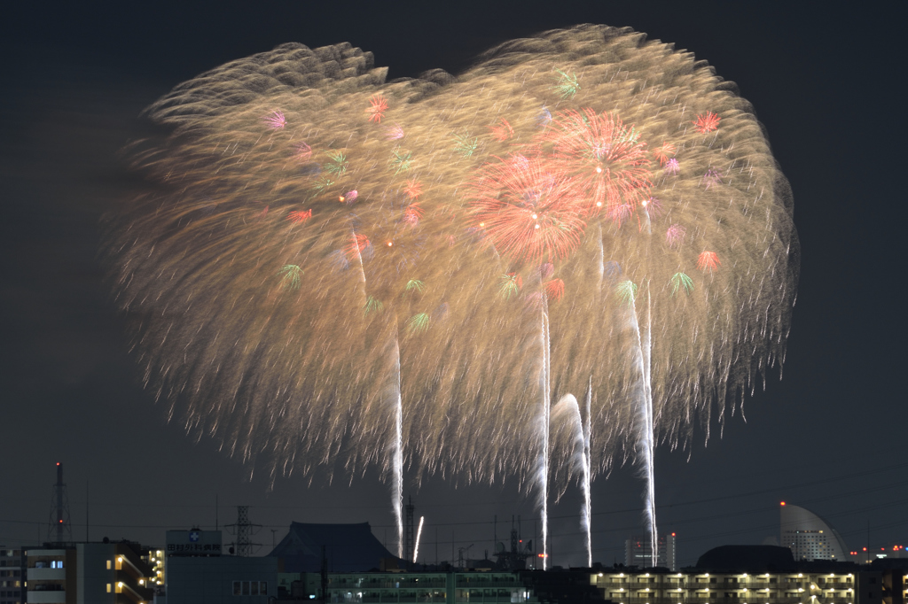 みなとみらい２１　神奈川新聞花火大会２