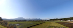 霧島連山と田園風景