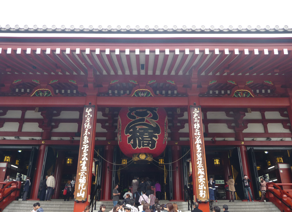 本堂にお参り