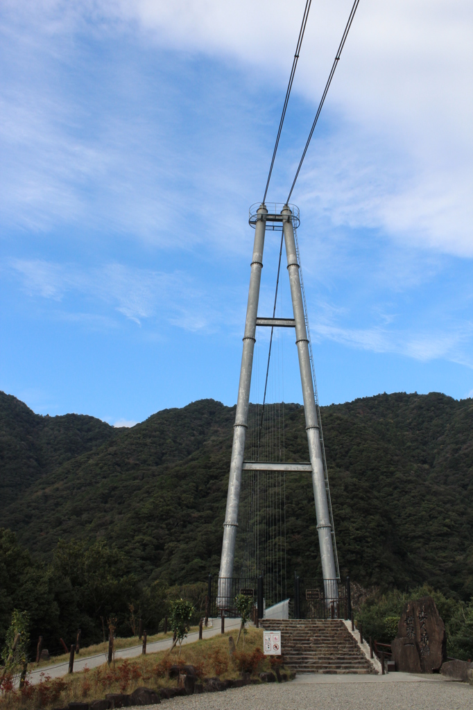 揺れる吊り橋①
