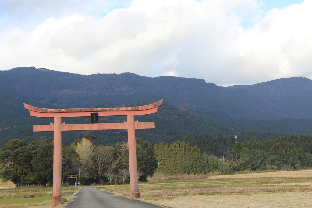 鳥居の向こうにも鳥居②