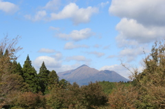 紅葉まだまだの霧島